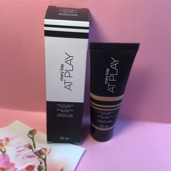 Mary Kay At Play Makeup Light to Medium - Picture 5 of 6